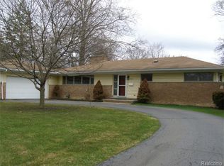 2960 E Bradford Dr, Bloomfield Hills, MI