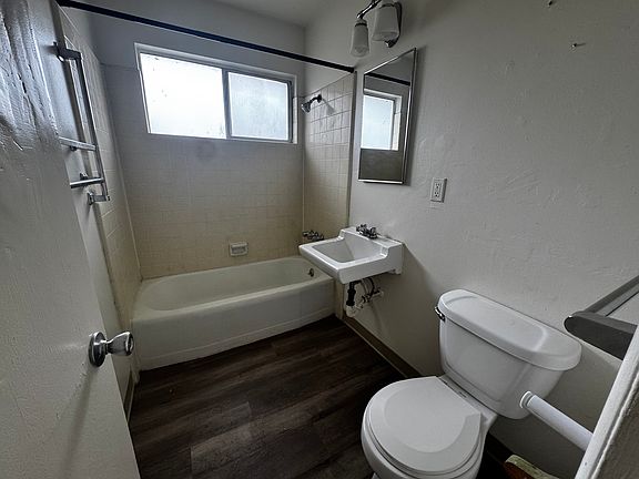 3rd image of 807-817 E Figueroa St #809C