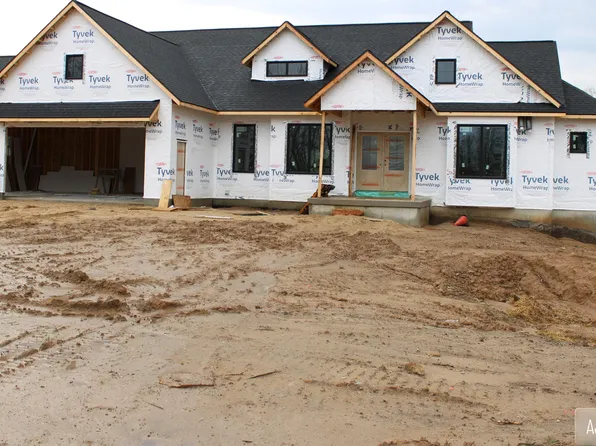 8657 Bosque Dr, Caledonia, MI 49316