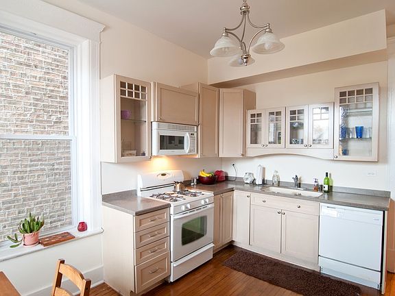 3rd image of 1039 N Damen Avenue # Fl 2nd