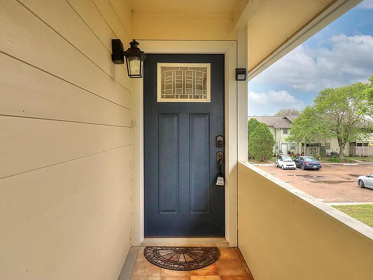 1011 Ennis Joslin 234 — Photo 5
