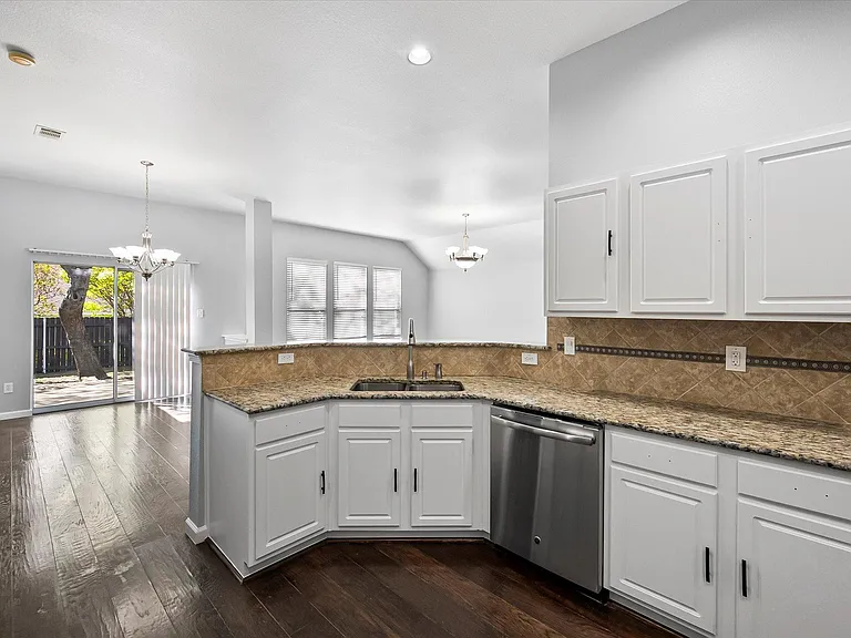 2204 Windcastle Dr — Photo 20