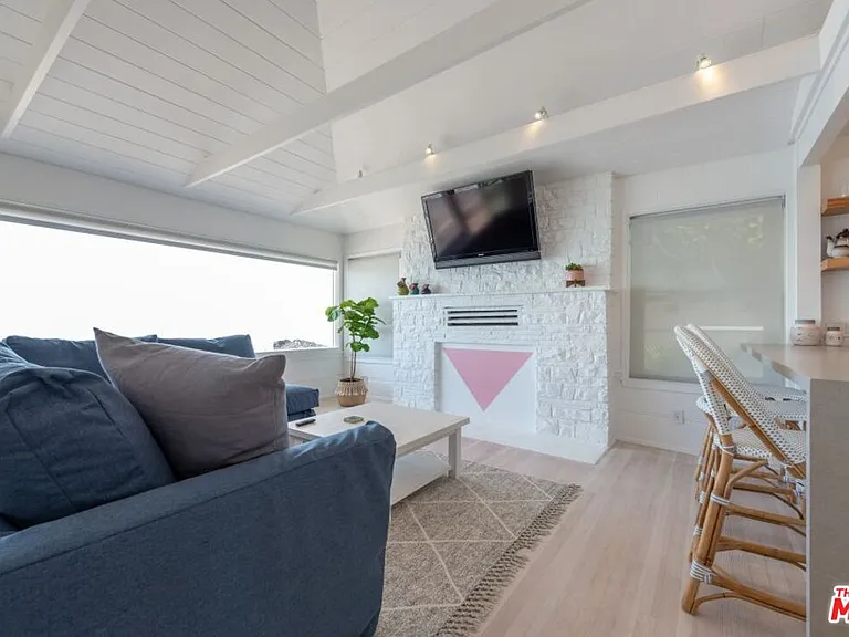 24942 Malibu Rd — Photo 12