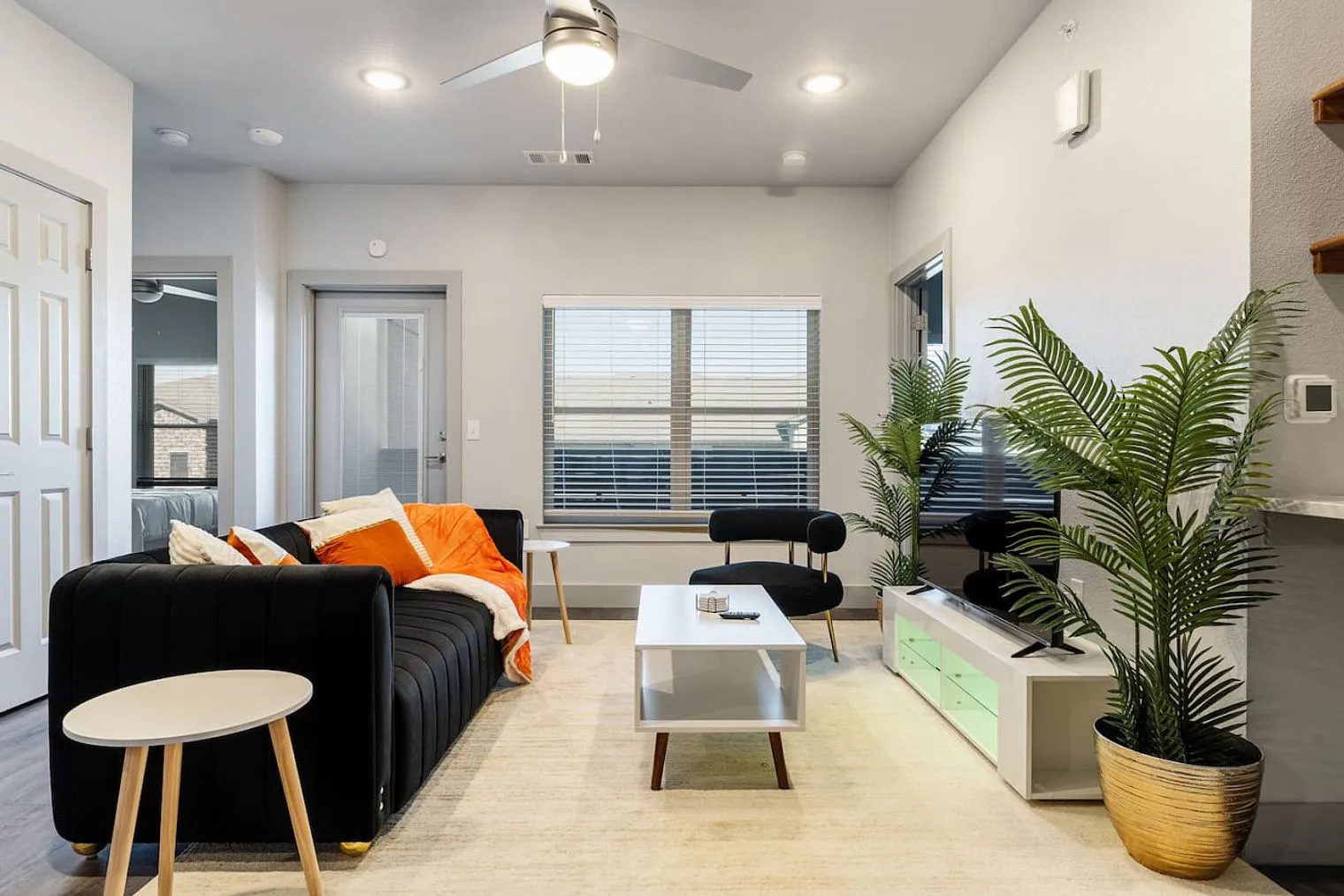 2 bed, 2.0 bath, 1162 sqft, $5,550 — Photo 2