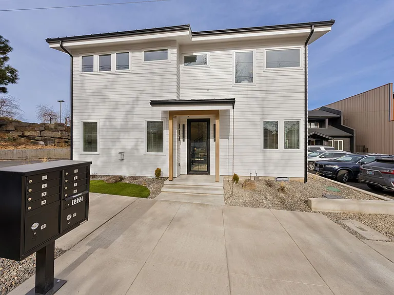 330 NE Quimby Ave #1 — Photo 9