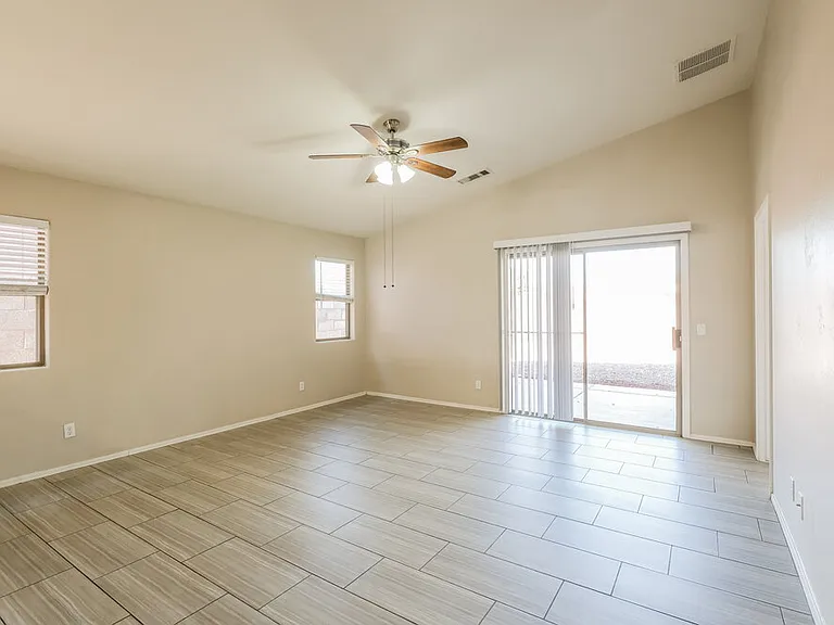 2525 S 109th Dr — Photo 5