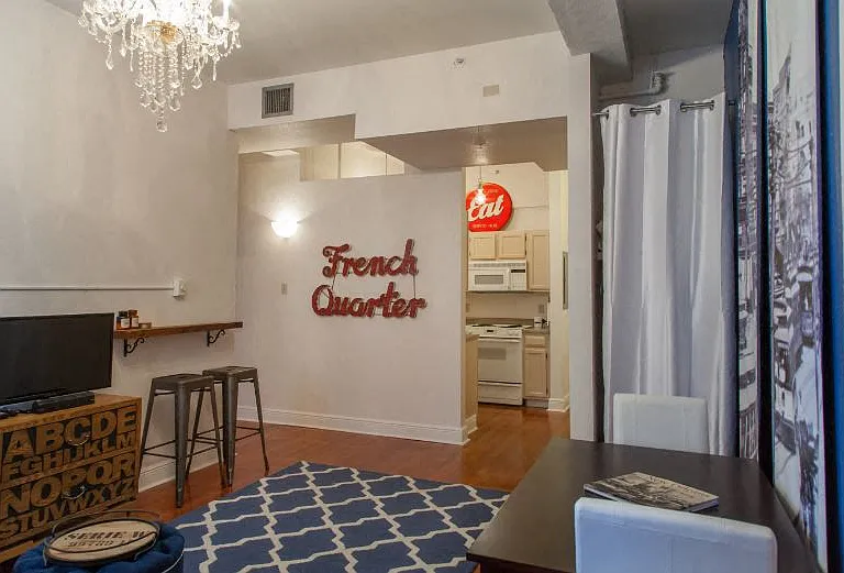 Gravier Place Apartments — Photo 28