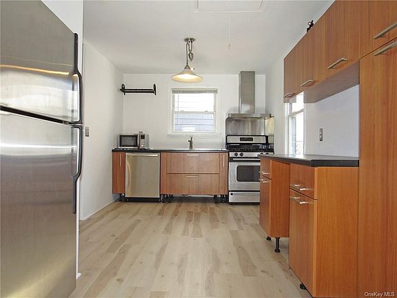 3rd image of 107 Park Ave Unit 2