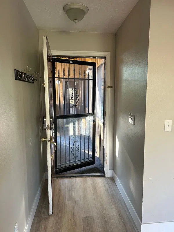 2 bed, 2.0 bath, 949 sqft, $1,650 — Photo 2