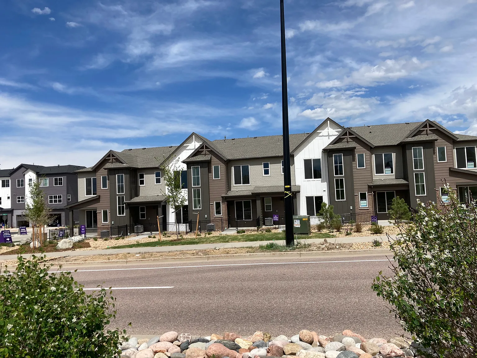 3 bed, 2.5 bath, 1420 sqft, $800 — Photo 1