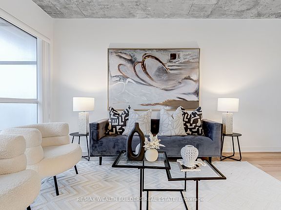5th image of 210 Simcoe St #1706