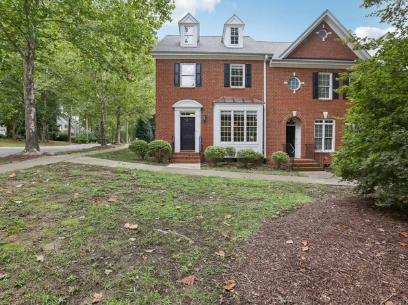 211 Kenmont Dr, Holly Springs, NC 27540