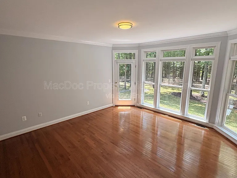 10802 Cedar Creek Dr — Photo 16