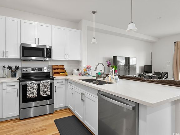 3rd image of 94-1188 Kalahikiola Dr #606