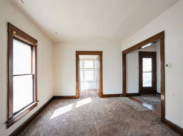 des-moines-iowa-251547765 picture