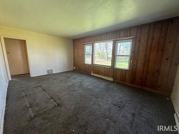 3rd image of 913 Garden Ln