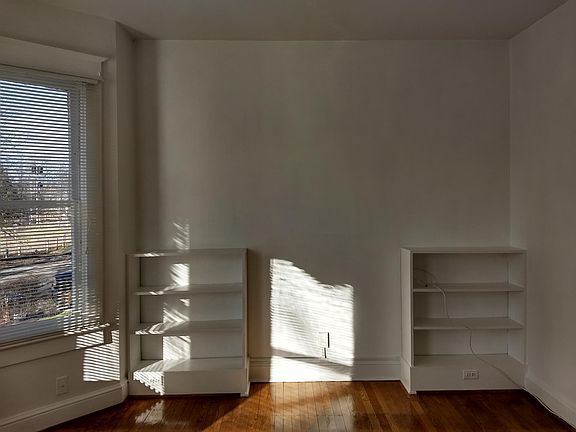 livingroom built in shelves