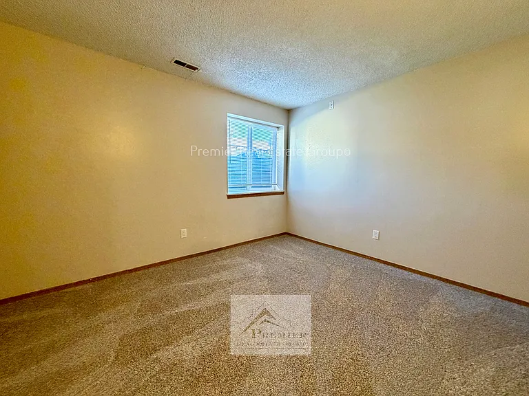 2366 Lexington Village Ln — Photo 8