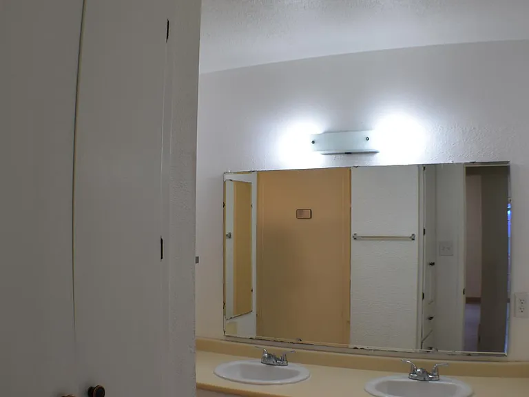 Bathroom w/double vanity