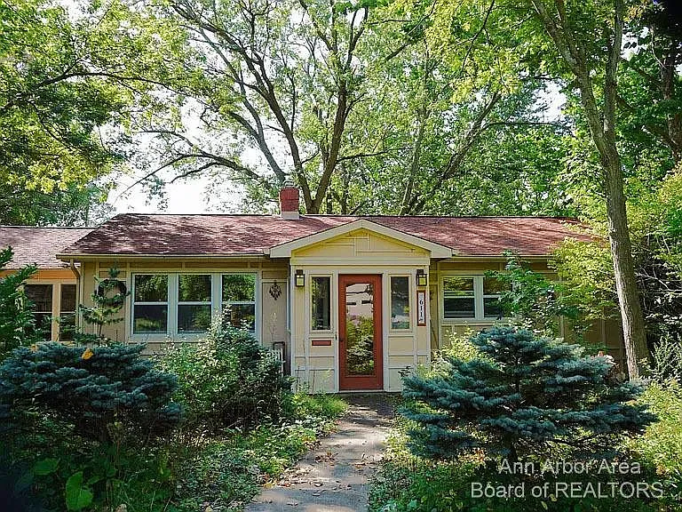 2 bed, 1.0 bath, 1179 sqft, $2,500 — Photo 2