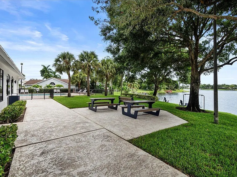 1560 Yachtman Pl — Photo 29