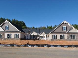 225 Hawks Nest Cir, Clemmons, NC 27012