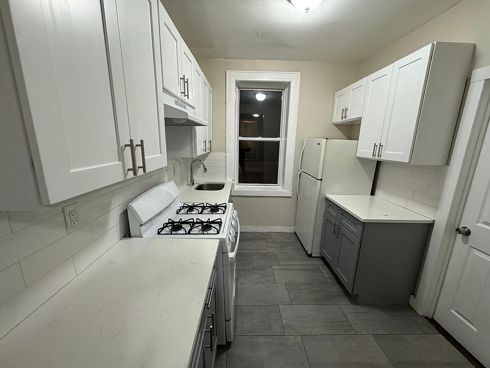 1st image of 691 Elizabeth Ave #20R