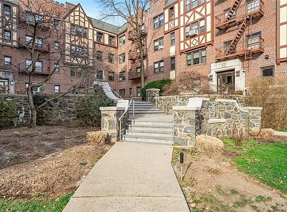 2nd image of 604 Tompkins Ave APT E9