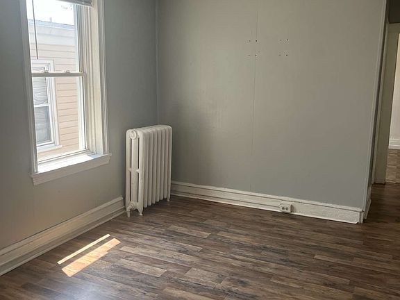 3rd image of 1220 W 4th St #2