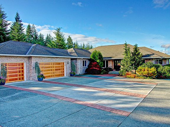 2nd image of 4174 NE Lookout Ln
