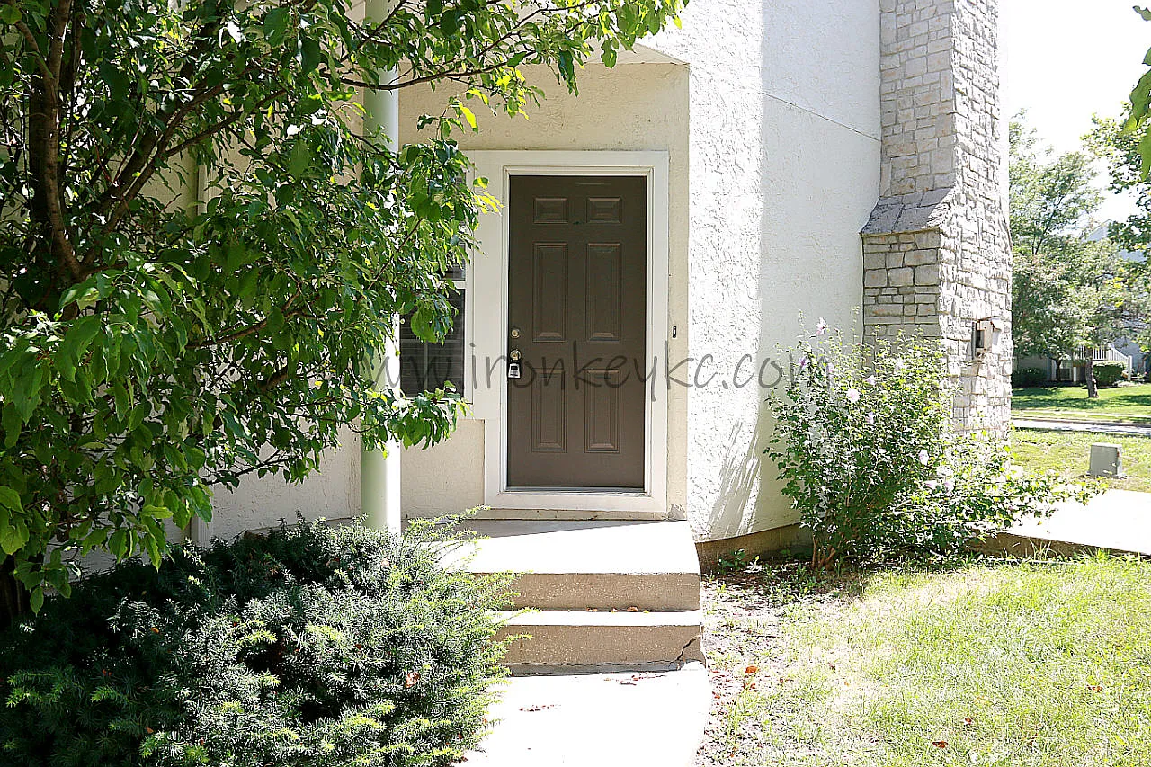 3 bed, 2.5 bath, 1750 sqft, $2,050 — Photo 3