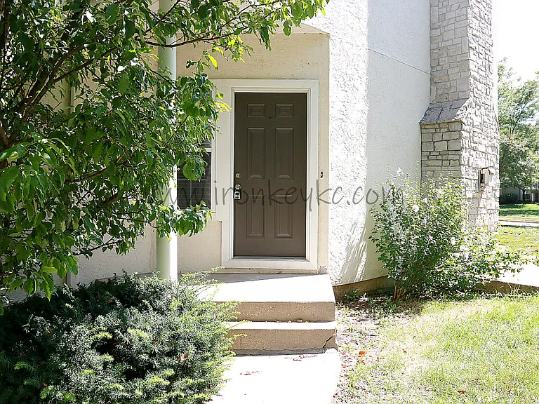 9221 Boehm Dr — Photo 3