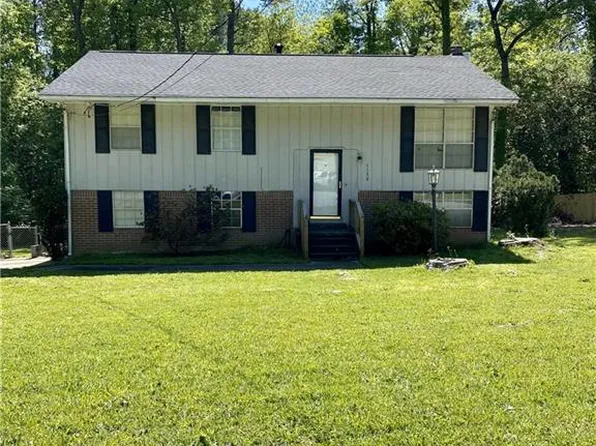 1139 Pineglen Dr, Riverdale, GA 30296