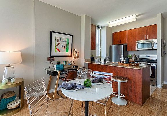 4th image of 888 Main St APT 843