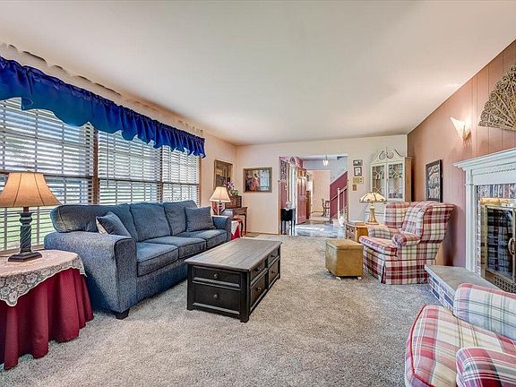 5th image of S63W12861 Emerson Dr