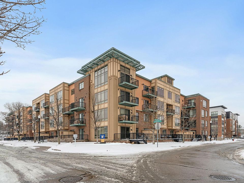 1st image of 1070 Grandview Ct NE APT 207
