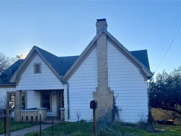 309 N 10th St, Gatesville, TX 76528