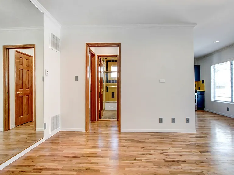 807 5th Street in Santa Monica. Steps to Montana Ave and 5 blocks to the beach! — Photo 9