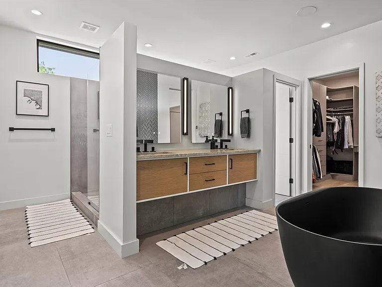 4540 Mercier St — Photo 20