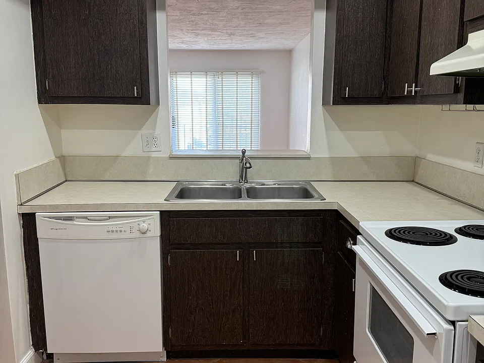411 Anastasia Ave #202