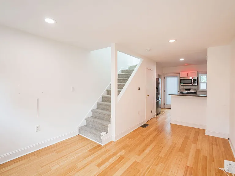 2107 Clymer St — Photo 1