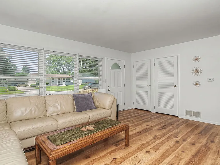 2116 Ferndale Ave — Photo 7