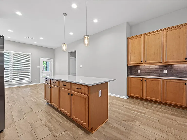 516 Shine Ct — Photo 16