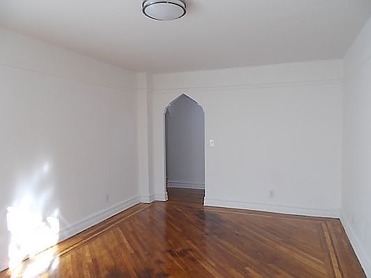 5th image of 540 Saint Johns Pl APT 4B