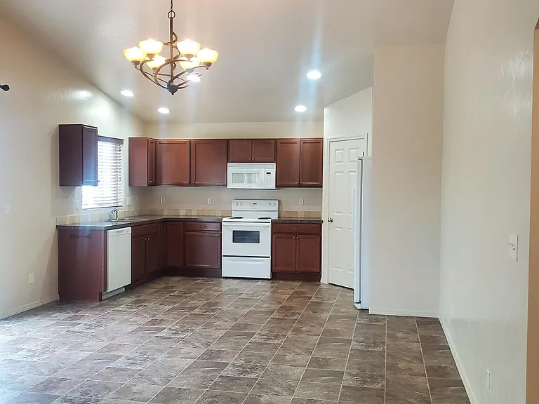 11407 Willamette Way — Photo 2