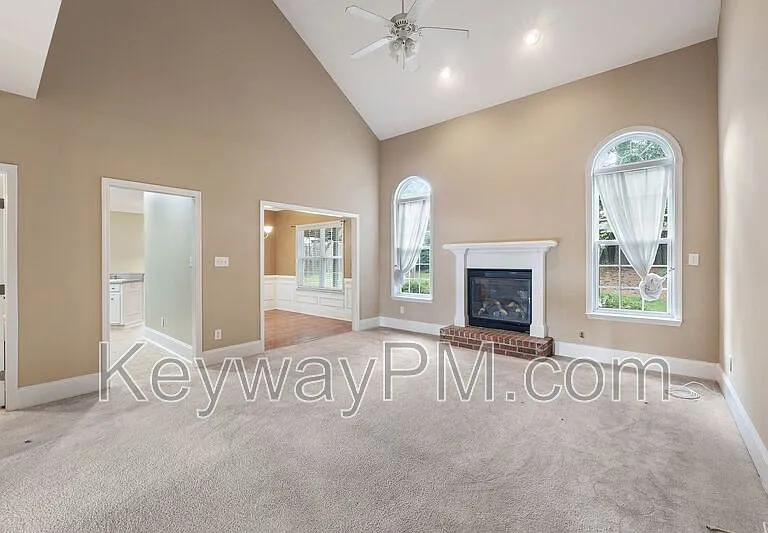 4890 Somerset Dr — Photo 7