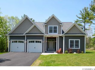 5546 Vardon Dr, Canandaigua, NY 14424