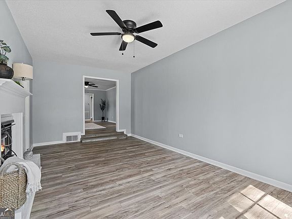 5th image of 1024 Normandy Rd