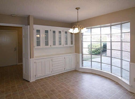 5th image of 16035 Longvista Dr