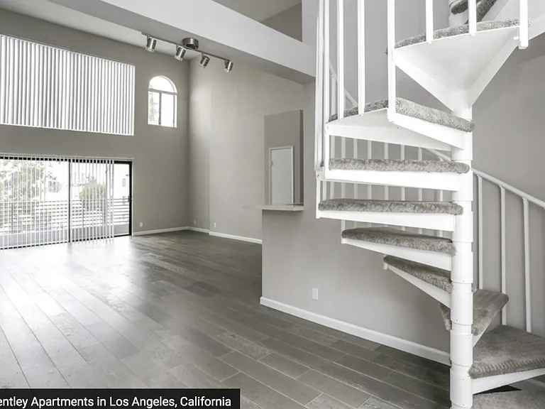 2110 S Bentley Ave — Photo 19